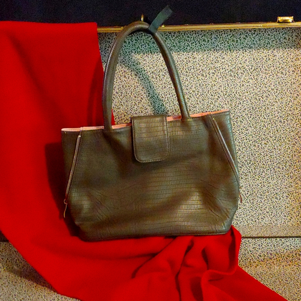 Laila The Essence of Norway hand bag